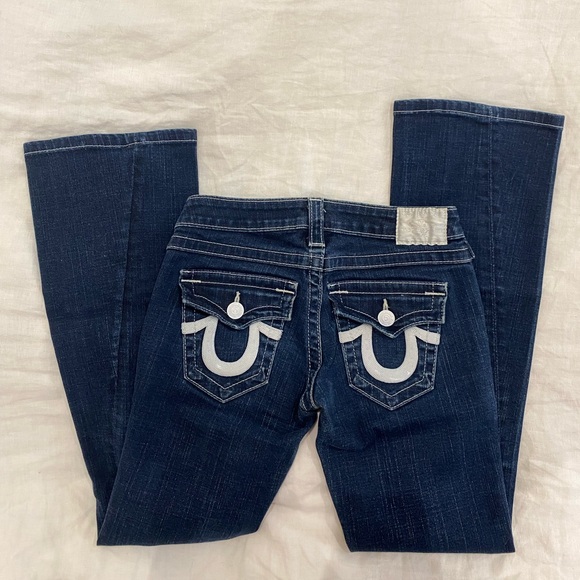 True Religion Joey Low rise Bootcut Jeans in Blue Dark Wash with White Stitching - Picture 2 of 7